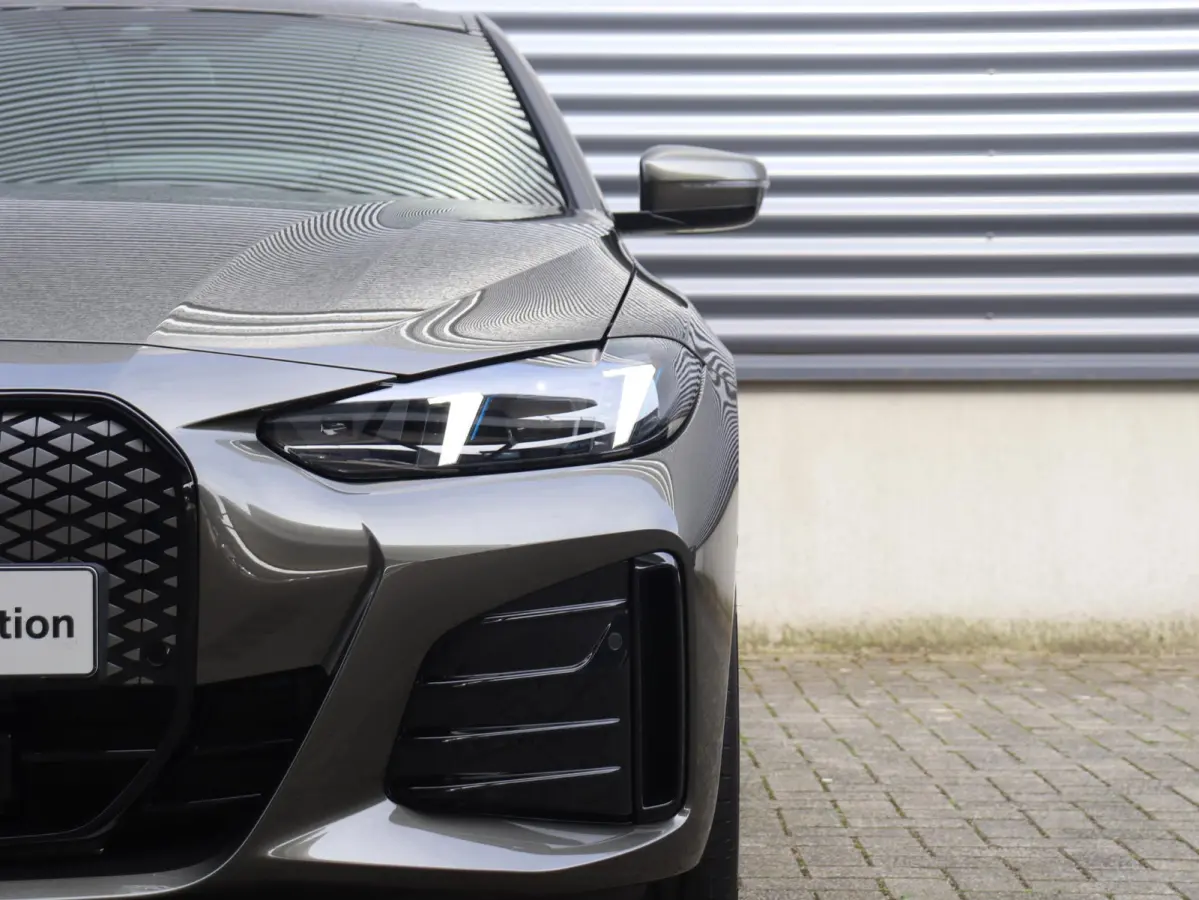 eDrive35 | M Sportpakket Pro | Panodak | Individual Lak | Laserlight | Hi-Fi | Camera | Adaptive Cruise Control | Comfort Access | Stuurwiel Verwarmd | SOH 100% | 19'' LMV