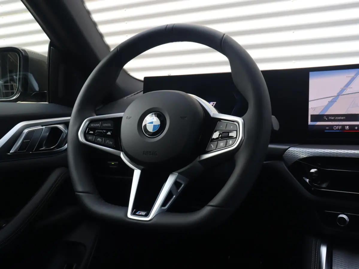 eDrive35 | M Sportpakket Pro | Panodak | Individual Lak | Laserlight | Hi-Fi | Camera | Adaptive Cruise Control | Comfort Access | Stuurwiel Verwarmd | SOH 100% | 19'' LMV