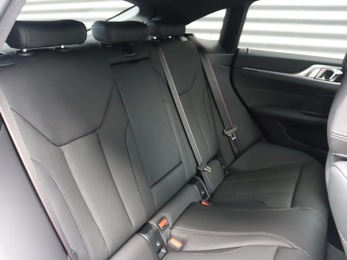 eDrive35 | M Sportpakket Pro | Panodak | Individual Lak | Laserlight | Hi-Fi | Camera | Adaptive Cruise Control | Comfort Access | Stuurwiel Verwarmd | SOH 100% | 19'' LMV
