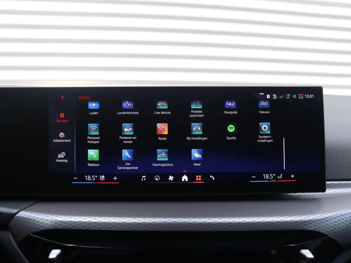eDrive35 | M Sportpakket Pro | Panodak | Individual Lak | Laserlight | Hi-Fi | Camera | Adaptive Cruise Control | Comfort Access | Stuurwiel Verwarmd | SOH 100% | 19'' LMV