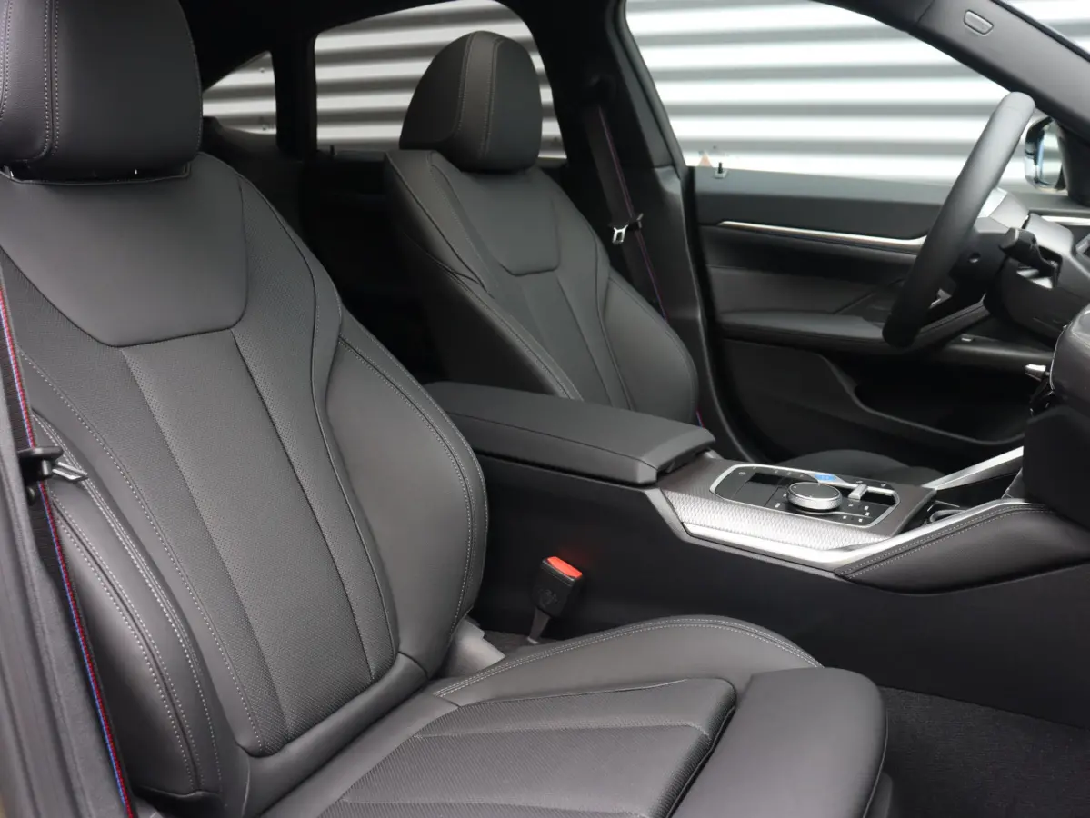 eDrive35 | M Sportpakket Pro | Panodak | Individual Lak | Laserlight | Hi-Fi | Camera | Adaptive Cruise Control | Comfort Access | Stuurwiel Verwarmd | SOH 100% | 19'' LMV