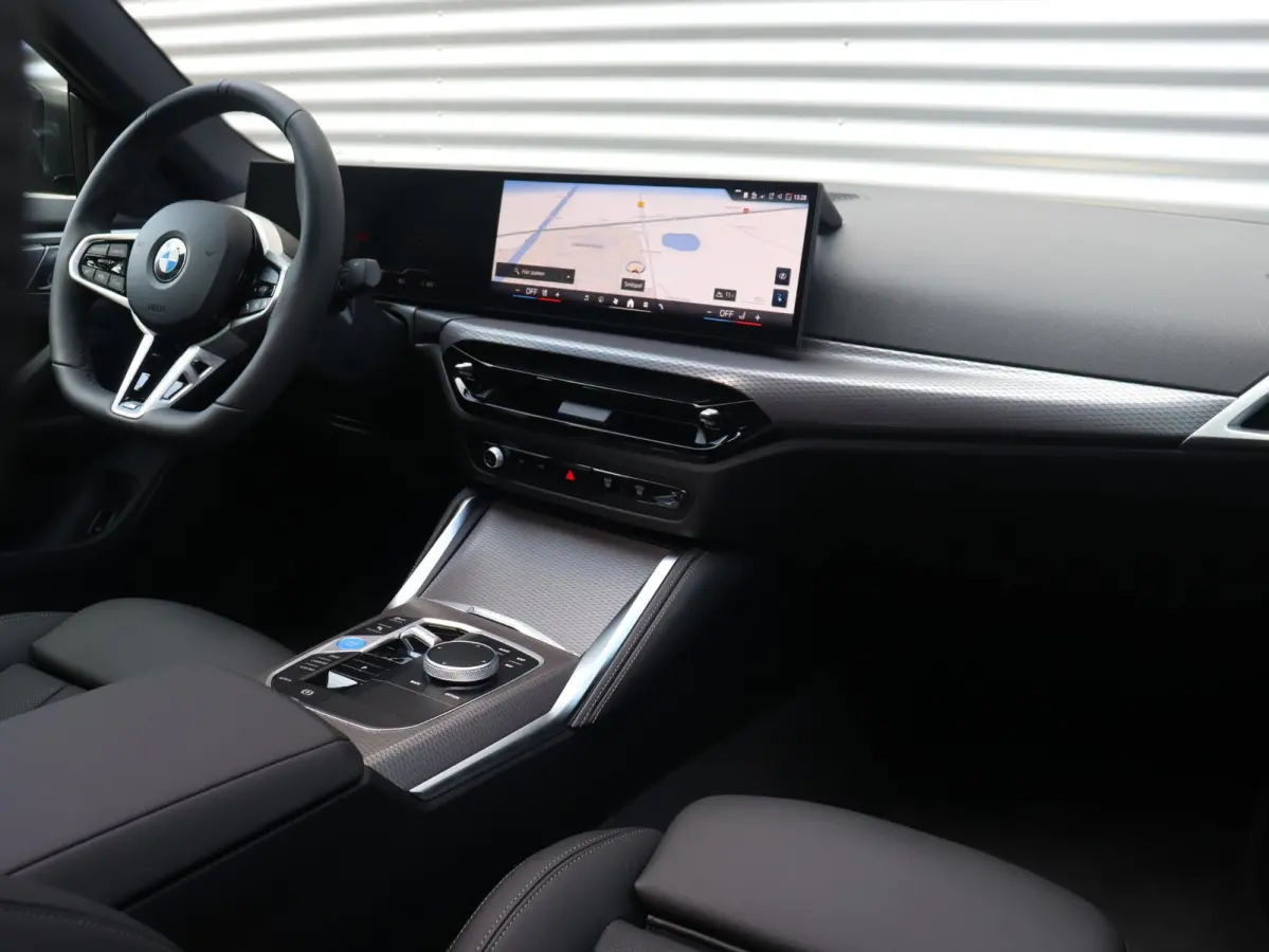 eDrive35 | M Sportpakket Pro | Panodak | Individual Lak | Laserlight | Hi-Fi | Camera | Adaptive Cruise Control | Comfort Access | Stuurwiel Verwarmd | SOH 100% | 19'' LMV