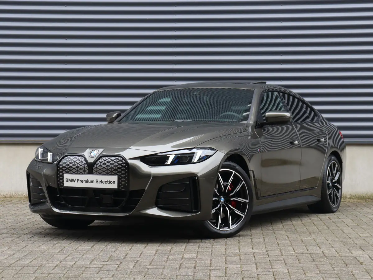 eDrive35 | M Sportpakket Pro | Panodak | Individual Lak | Laserlight | Hi-Fi | Camera | Adaptive Cruise Control | Comfort Access | Stuurwiel Verwarmd | SOH 100% | 19'' LMV
