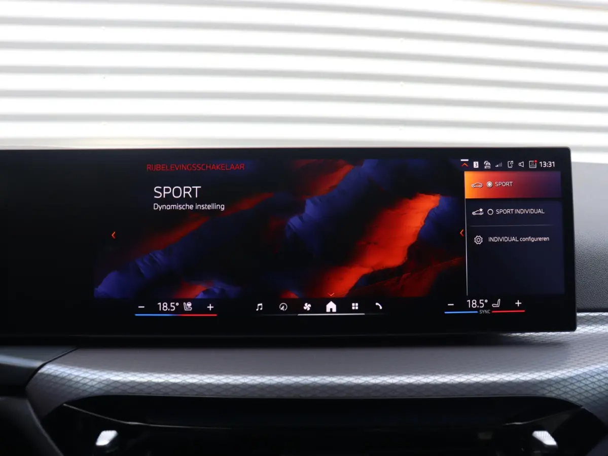 eDrive35 | M Sportpakket Pro | Panodak | Individual Lak | Laserlight | Hi-Fi | Camera | Adaptive Cruise Control | Comfort Access | Stuurwiel Verwarmd | SOH 100% | 19'' LMV