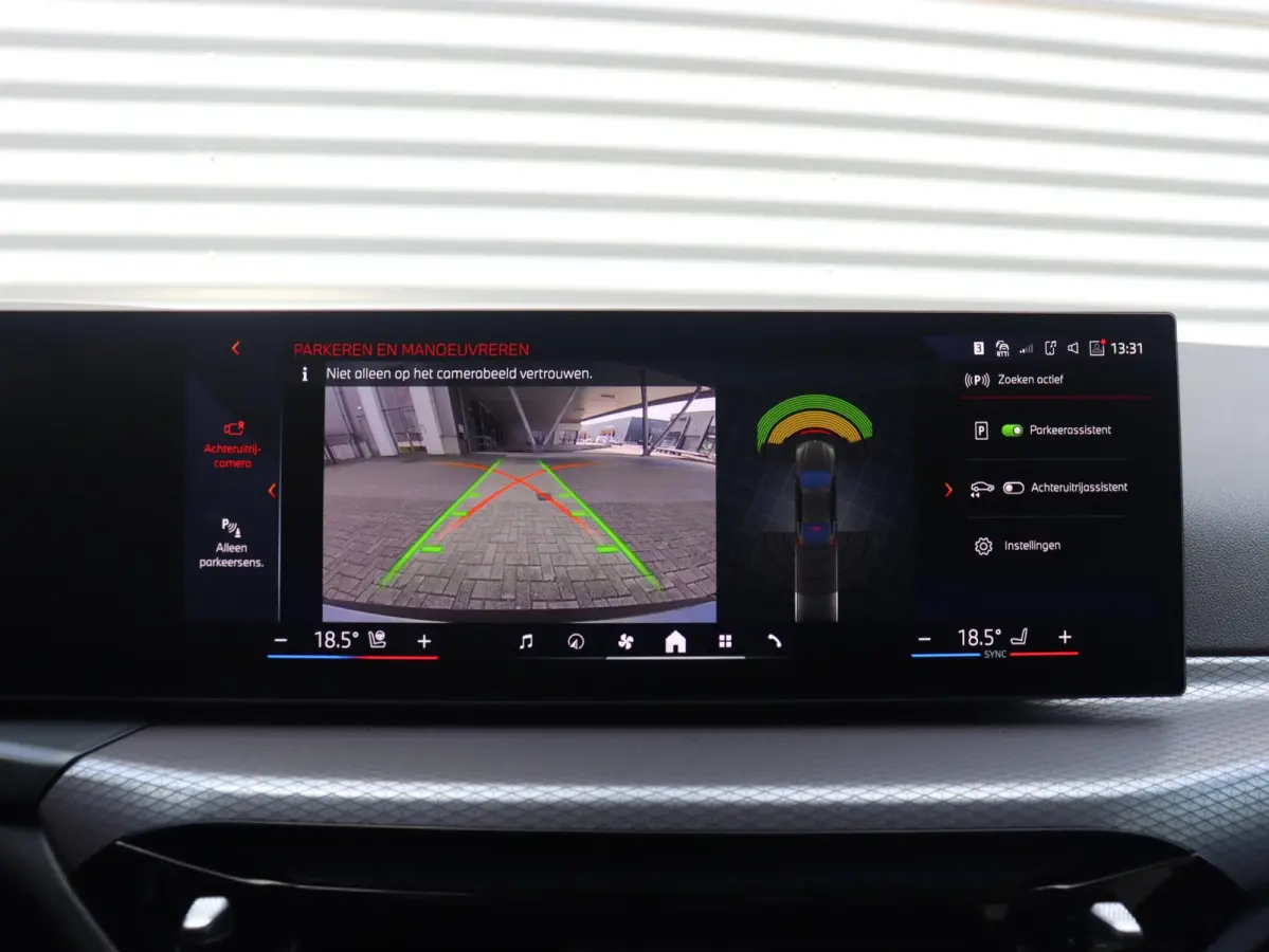 eDrive35 | M Sportpakket Pro | Panodak | Individual Lak | Laserlight | Hi-Fi | Camera | Adaptive Cruise Control | Comfort Access | Stuurwiel Verwarmd | SOH 100% | 19'' LMV