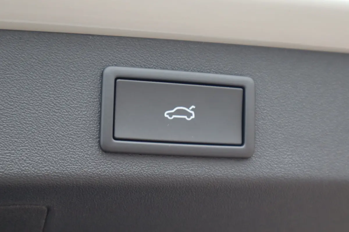 Sportline Business | Achteruitrijcamera | Crew Protect Assist | Cruise control met speedlimiter