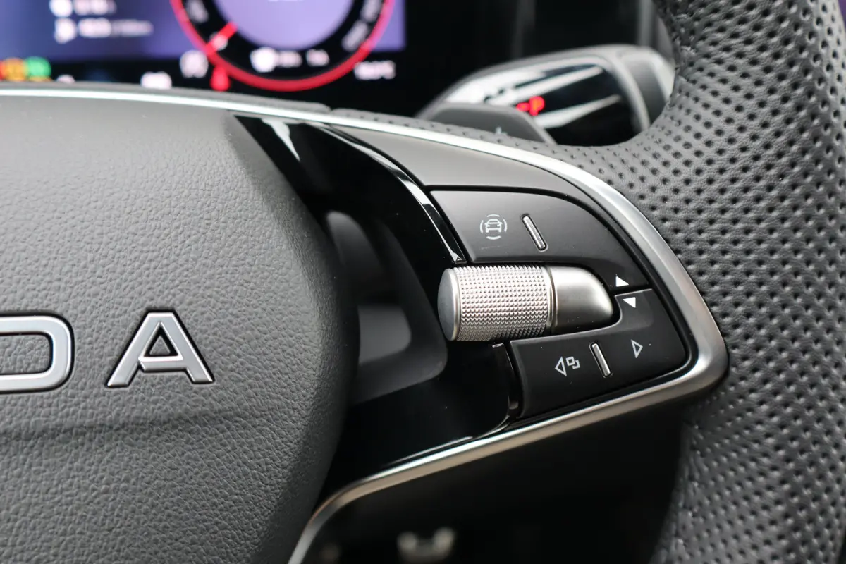 Sportline Business | Achteruitrijcamera | Crew Protect Assist | Cruise control met speedlimiter