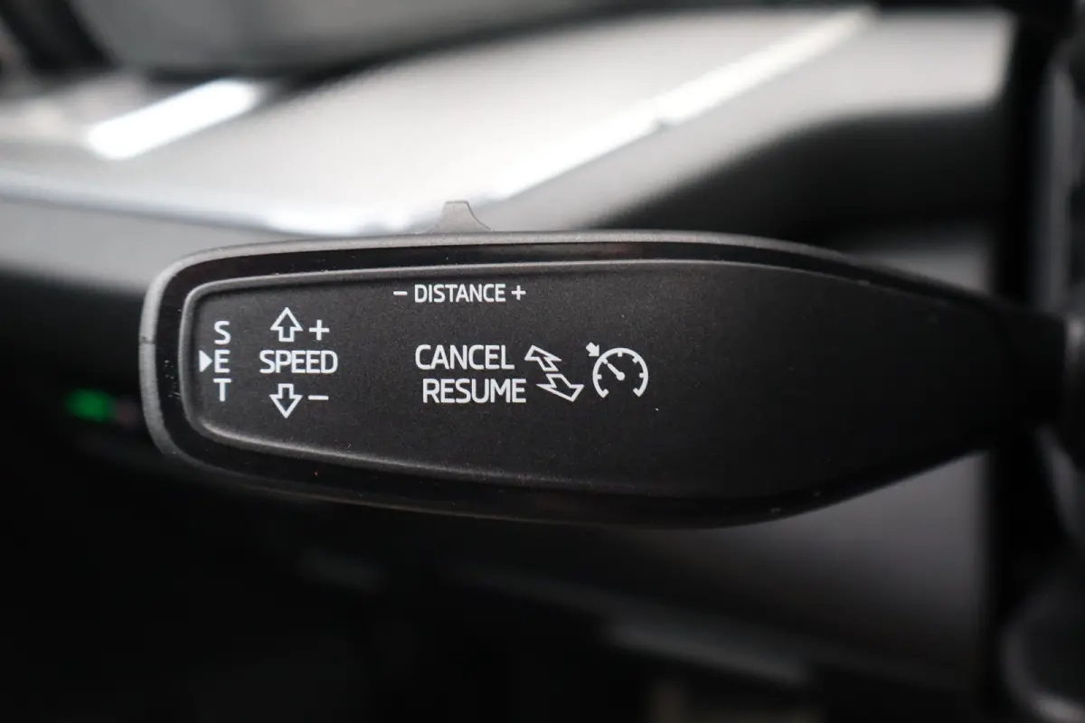 Sportline Business | Achteruitrijcamera | Crew Protect Assist | Cruise control met speedlimiter
