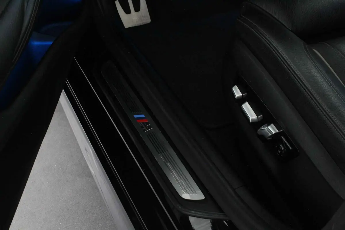 530e xDrive High Executive M Sport > Shadow-Line/20inch/Driving Assistant Professional