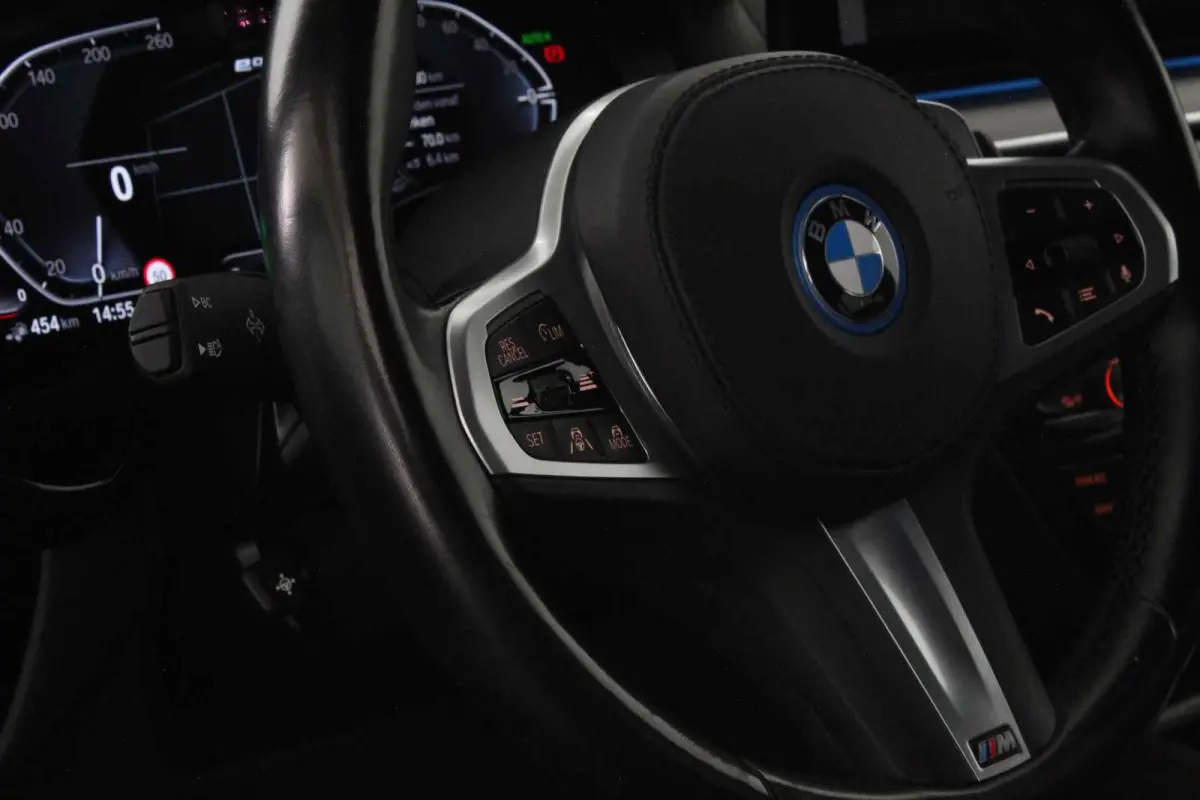 530e xDrive High Executive M Sport > Shadow-Line/20inch/Driving Assistant Professional