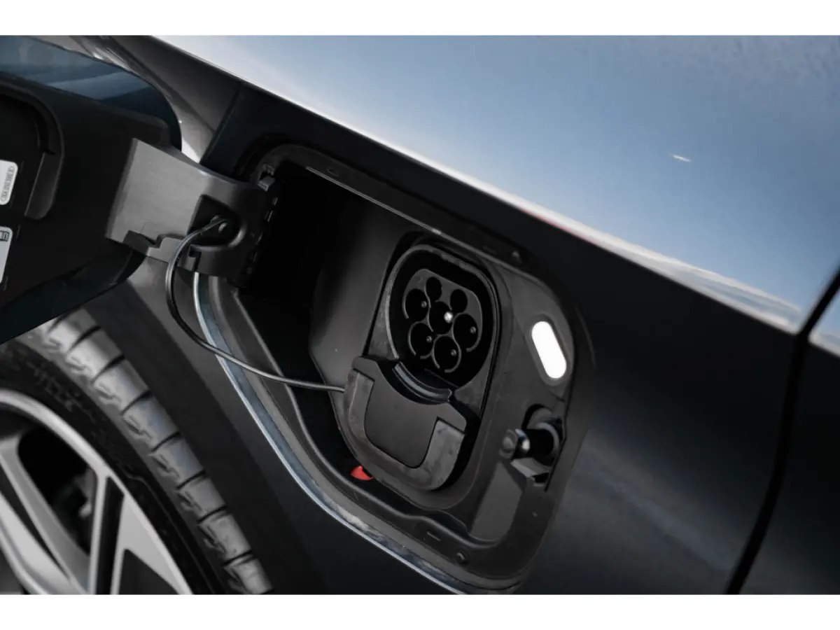 FR Business - eHybrid | Achteruitrijcamera | Automatisch dimmende binnenspiegel | Dakhemel uitgevoerd in zwart