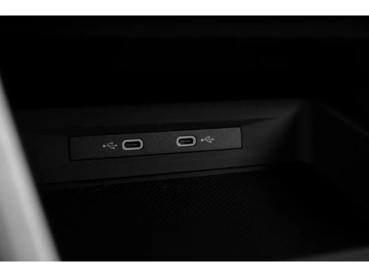 FR Business - eHybrid | Achteruitrijcamera | Automatisch dimmende binnenspiegel | Dakhemel uitgevoerd in zwart