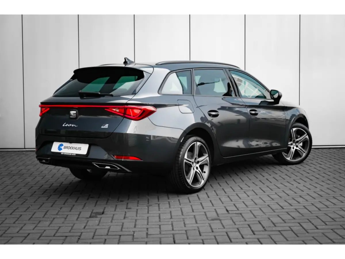 FR Business - eHybrid | Achteruitrijcamera | Automatisch dimmende binnenspiegel | Dakhemel uitgevoerd in zwart