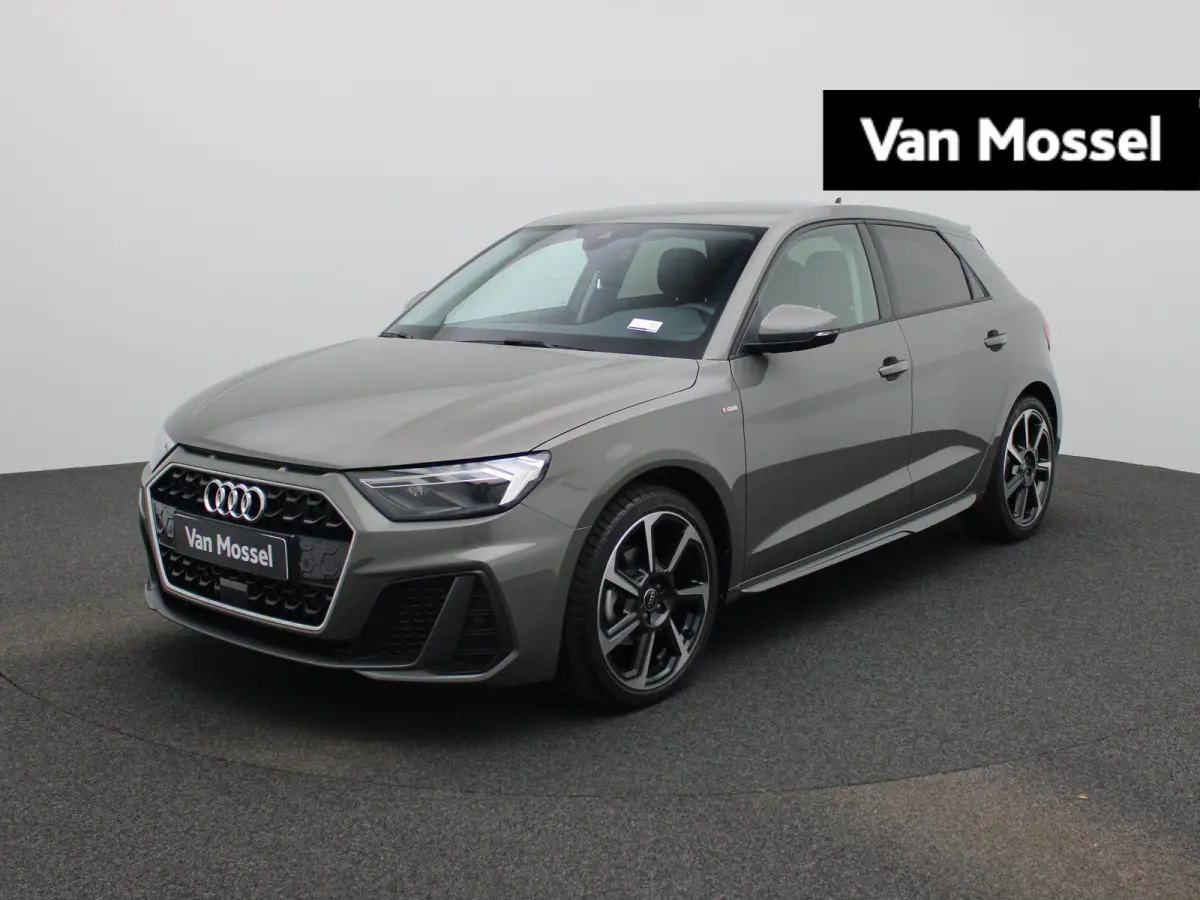 35 TFSI S edition l Adaptive cruise control l Stoelverwarming l Climate control l Parkeersensoren l Audi smartphone interface l Privacy glas l Ledkoplampen l Audi sound system l Audi virtual