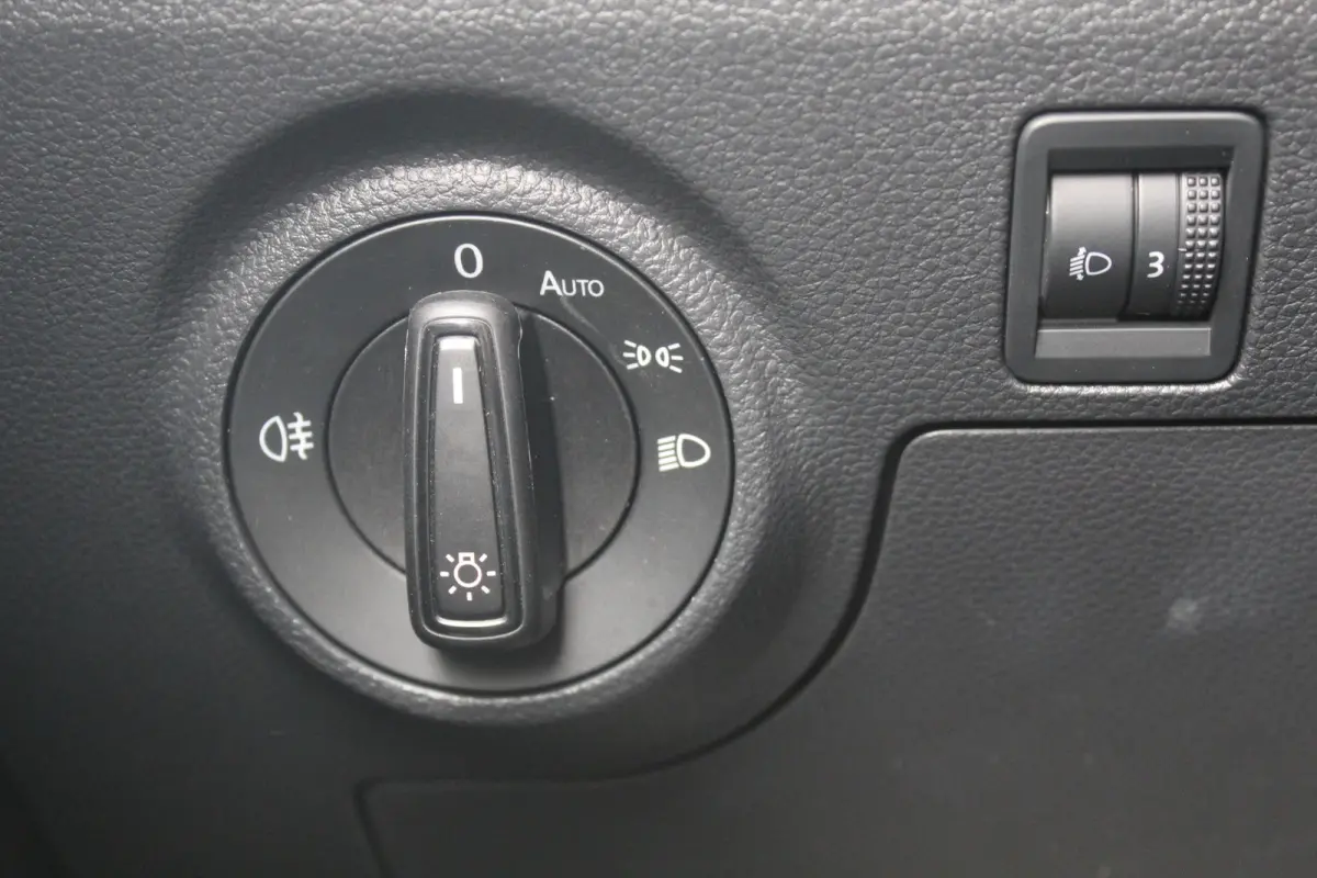 1.0 TSI FR Business Connect Stoelverwarming l Achteruitrij camera l PDC l Applecarplay/ Android auto