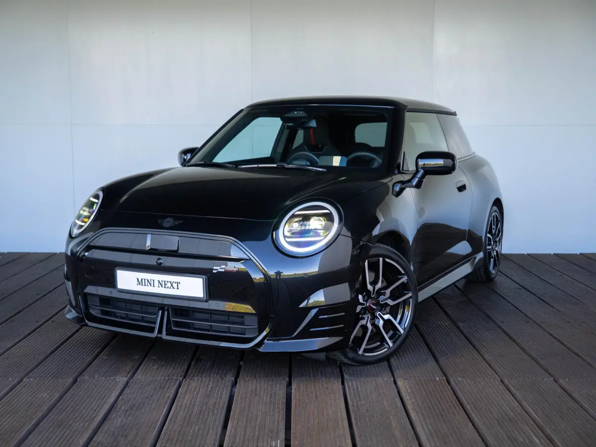 Cooper E John Cooper Works XL-Pakket SoH 98% | + Elektrisch verstelbare stoelen + | Stuur & Stoelverwarming + Driving Assistent plus + Harman Kardon