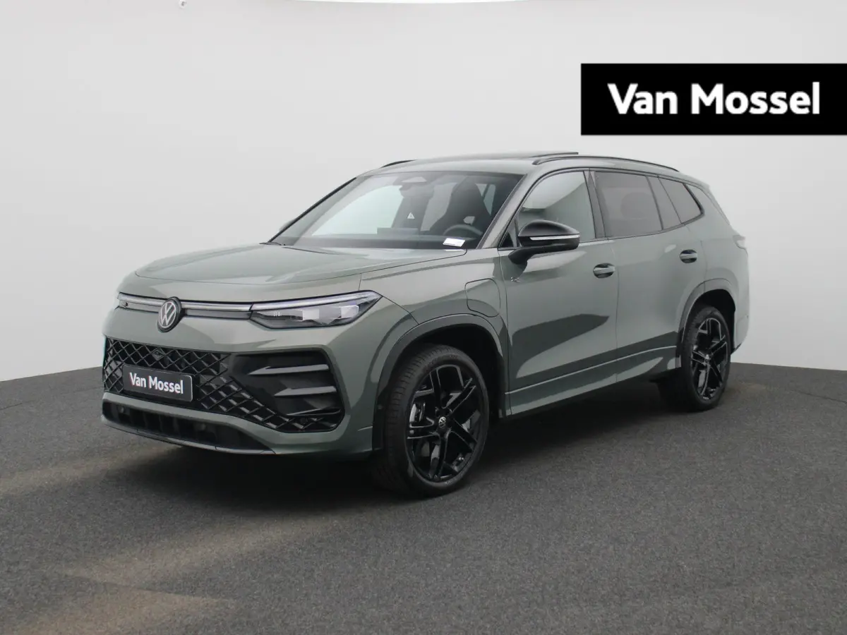 1.5 eHybrid R-Line Edition 204 PK| Origineel Nederlands | 1e Eigenaar | Trekhaak | Panoramadak | Navigatie | Dodehoeksensoren | Achteruitrijcamera | Sfeerverlichting