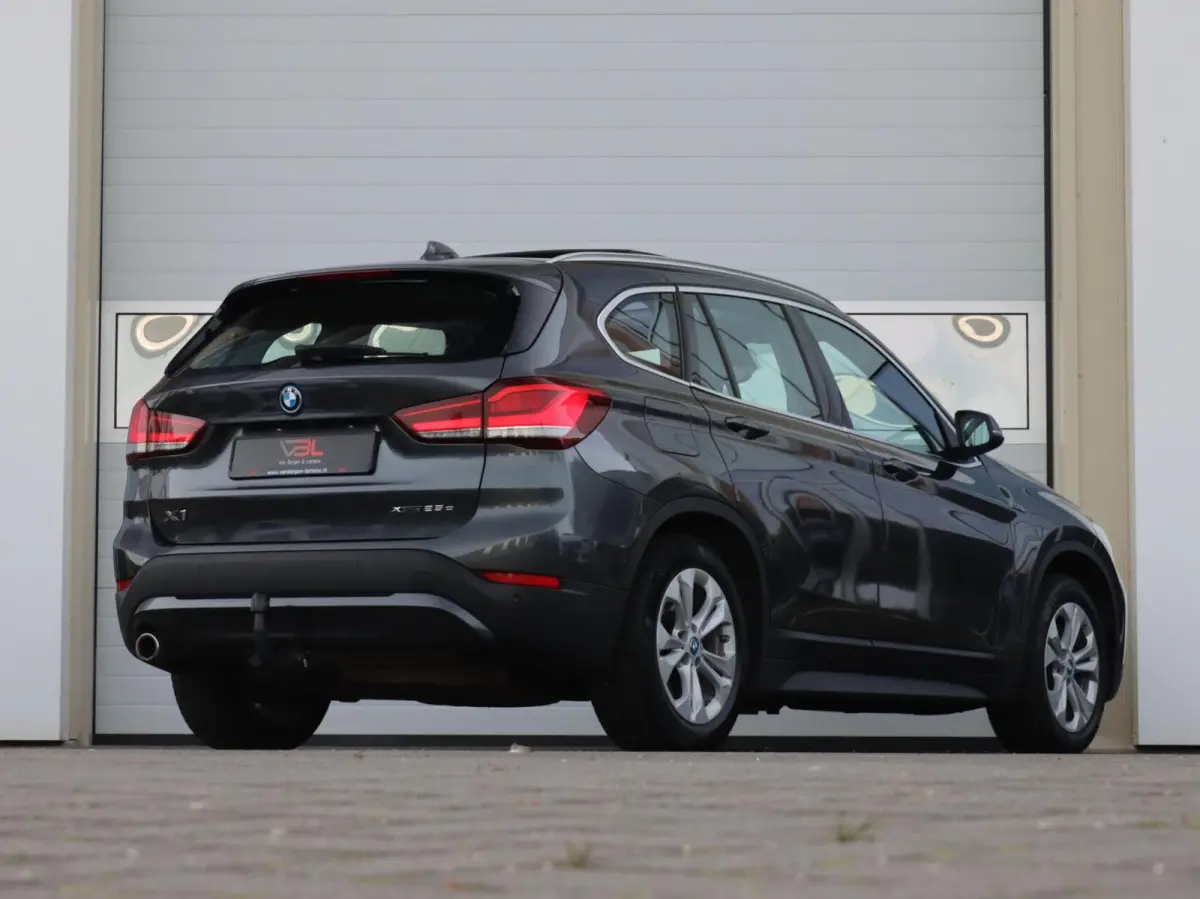 xDrive25e High Executive | SOH 91% | Trekhaak | Panoramadak