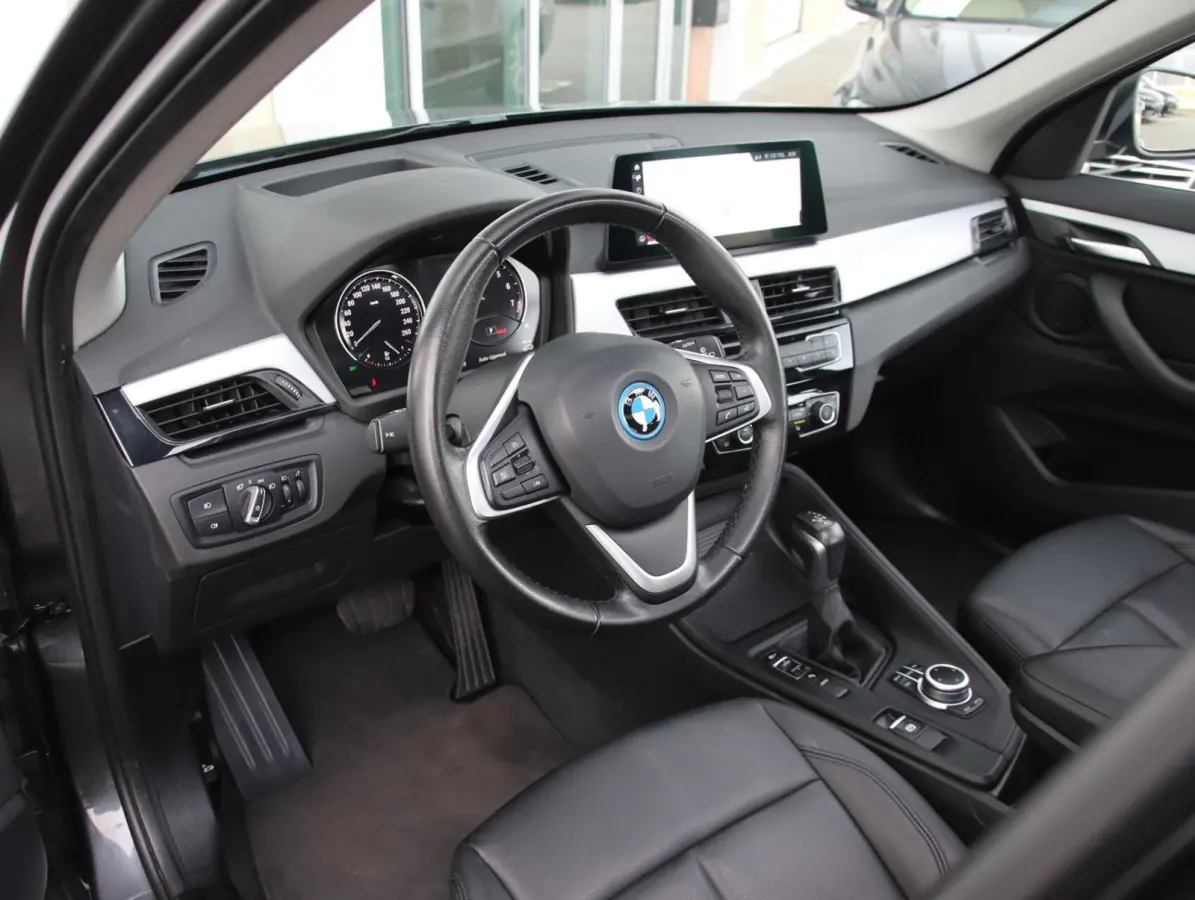 xDrive25e High Executive | SOH 91% | Trekhaak | Panoramadak