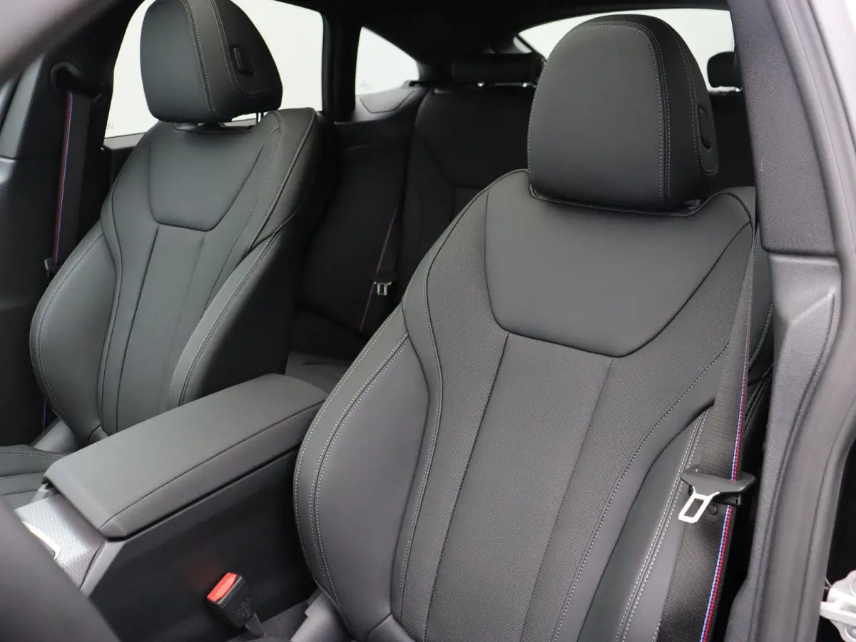 eDrive35 M Sport Edition | SoH 100% | Innovation Pack | Comfort Pack |  Stuurwielrand Verwarmd | Trekhaak | Schuifdak | Driving Assistant Professional | Harman Kardon | 19''