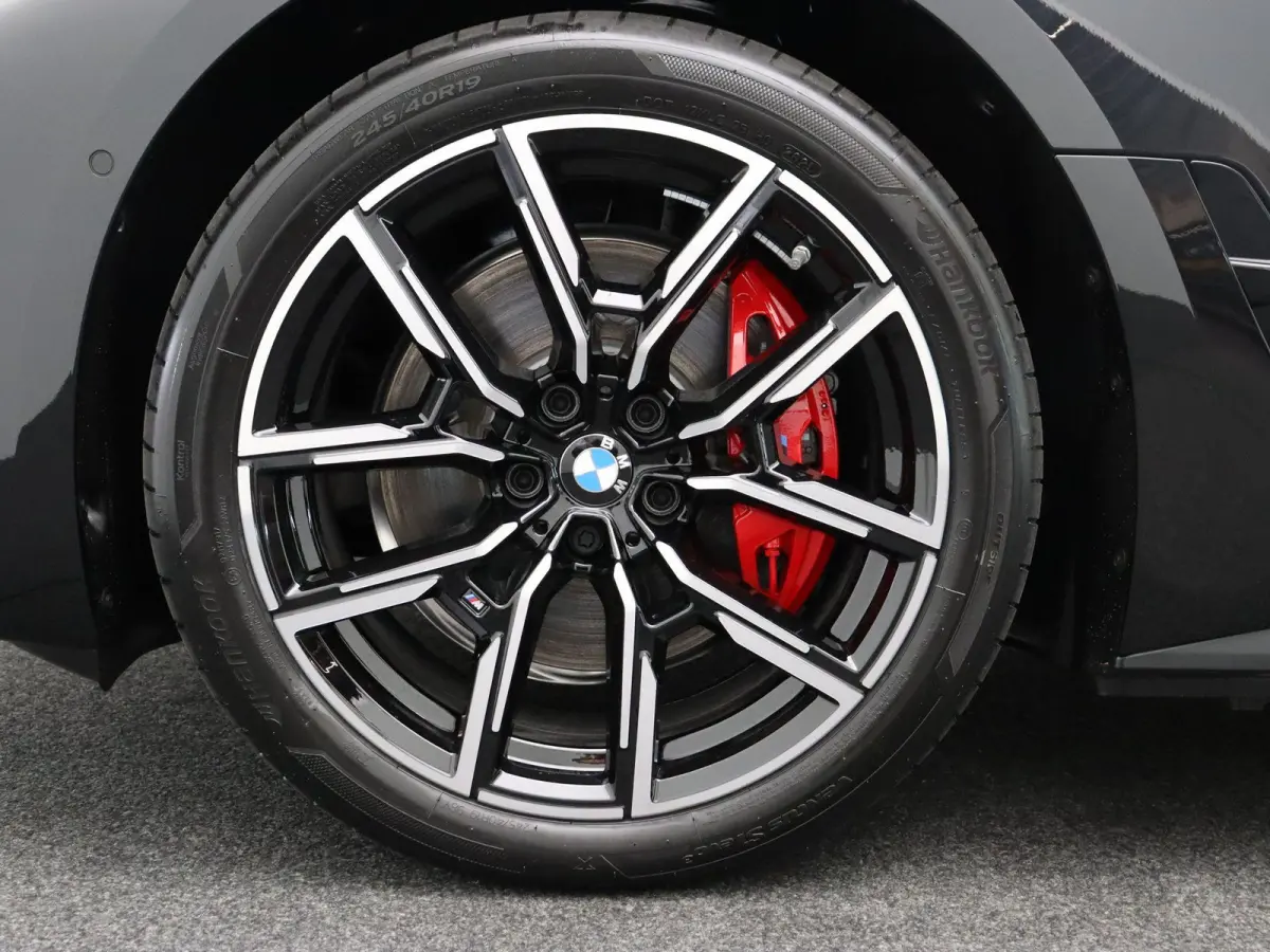 eDrive35 M Sport Edition | SoH 100% | Innovation Pack | Comfort Pack |  Stuurwielrand Verwarmd | Trekhaak | Schuifdak | Driving Assistant Professional | Harman Kardon | 19''