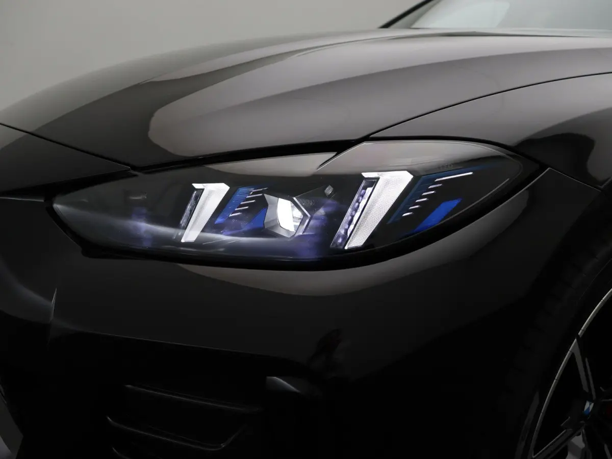 eDrive35 M Sport Edition | SoH 100% | Innovation Pack | Comfort Pack |  Stuurwielrand Verwarmd | Trekhaak | Schuifdak | Driving Assistant Professional | Harman Kardon | 19''
