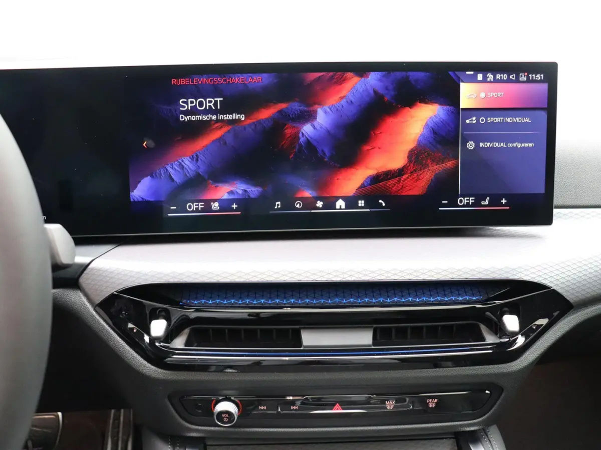 eDrive35 M Sport Edition | SoH 100% | Innovation Pack | Comfort Pack |  Stuurwielrand Verwarmd | Trekhaak | Schuifdak | Driving Assistant Professional | Harman Kardon | 19''
