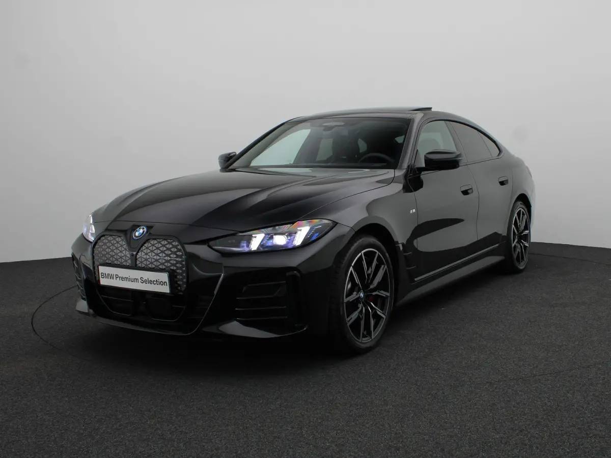 eDrive35 M Sport Edition | SoH 100% | Innovation Pack | Comfort Pack |  Stuurwielrand Verwarmd | Trekhaak | Schuifdak | Driving Assistant Professional | Harman Kardon | 19''