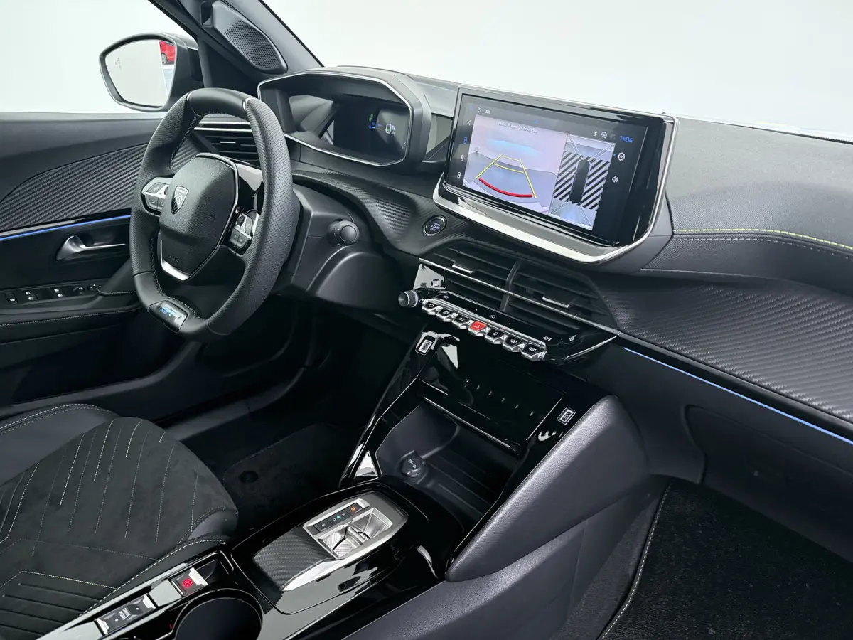 GT | Active Safety Brake met camera en radar (automatisch noodremsysteem) met Distance Alert (waarschuwing dreigende aanrijding) | Advanced Active Safety Brake met camera en radar | Climate 