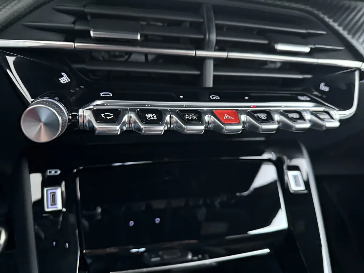 GT | Active Safety Brake met camera en radar (automatisch noodremsysteem) met Distance Alert (waarschuwing dreigende aanrijding) | Advanced Active Safety Brake met camera en radar | Climate 