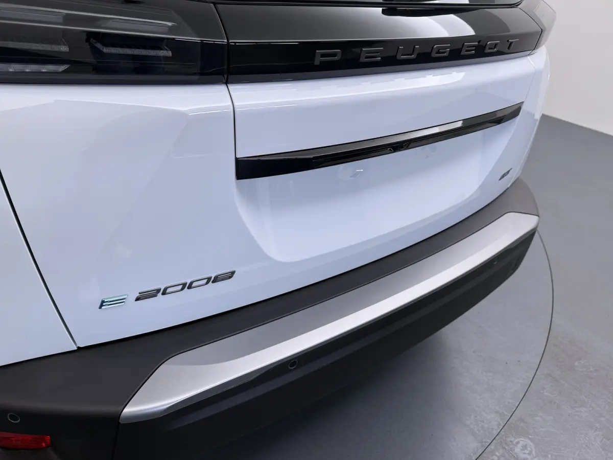 GT | Active Safety Brake met camera en radar (automatisch noodremsysteem) met Distance Alert (waarschuwing dreigende aanrijding) | Advanced Active Safety Brake met camera en radar | Climate 