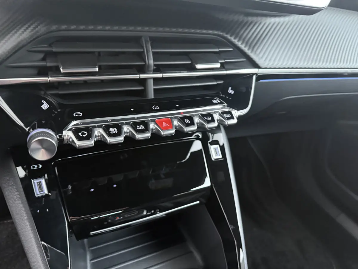 GT | Active Safety Brake met camera en radar (automatisch noodremsysteem) met Distance Alert (waarschuwing dreigende aanrijding) | Advanced Active Safety Brake met camera en radar | Climate 