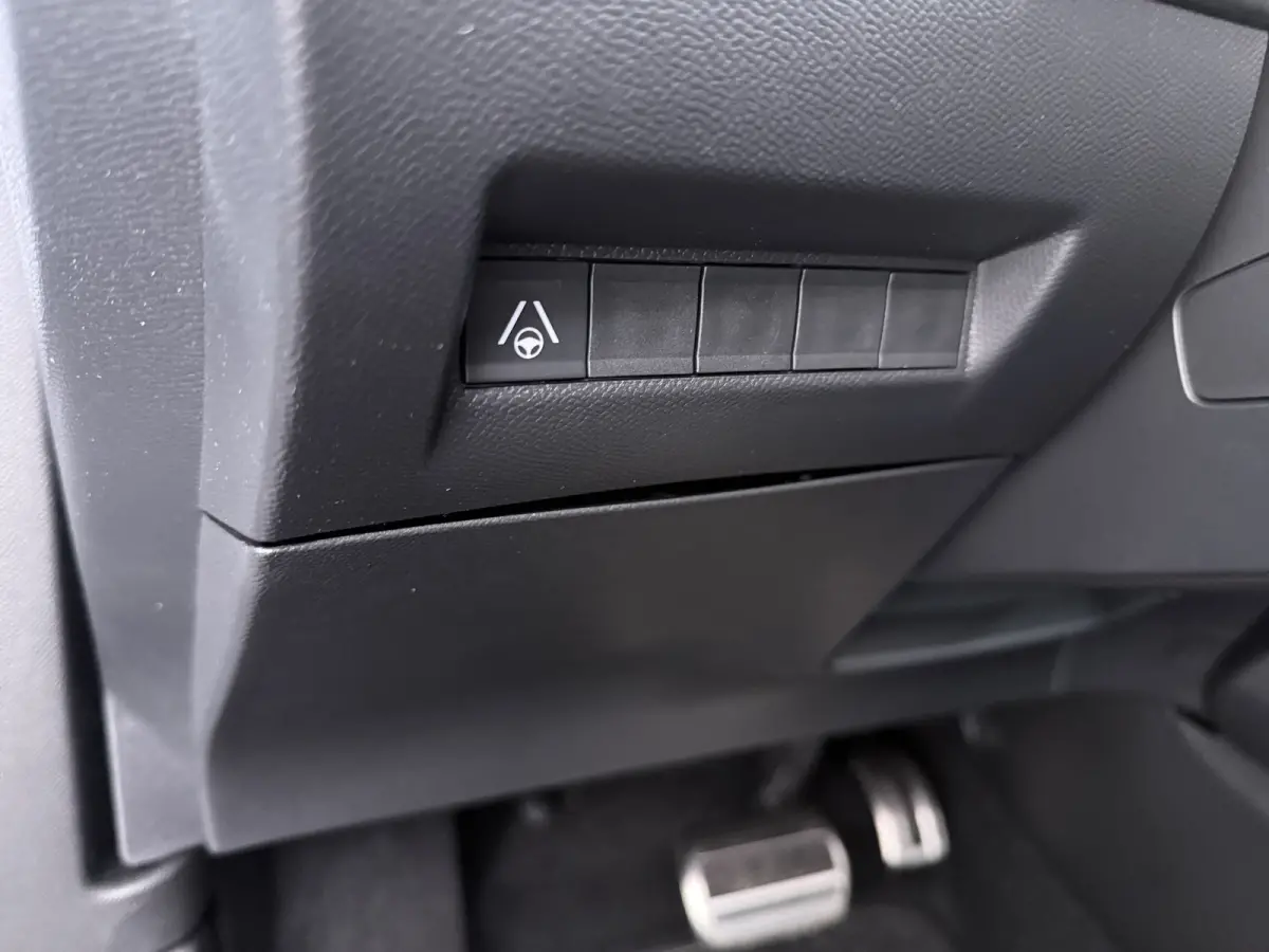 GT | Active Safety Brake met camera en radar (automatisch noodremsysteem) met Distance Alert (waarschuwing dreigende aanrijding) | Advanced Active Safety Brake met camera en radar | Climate 