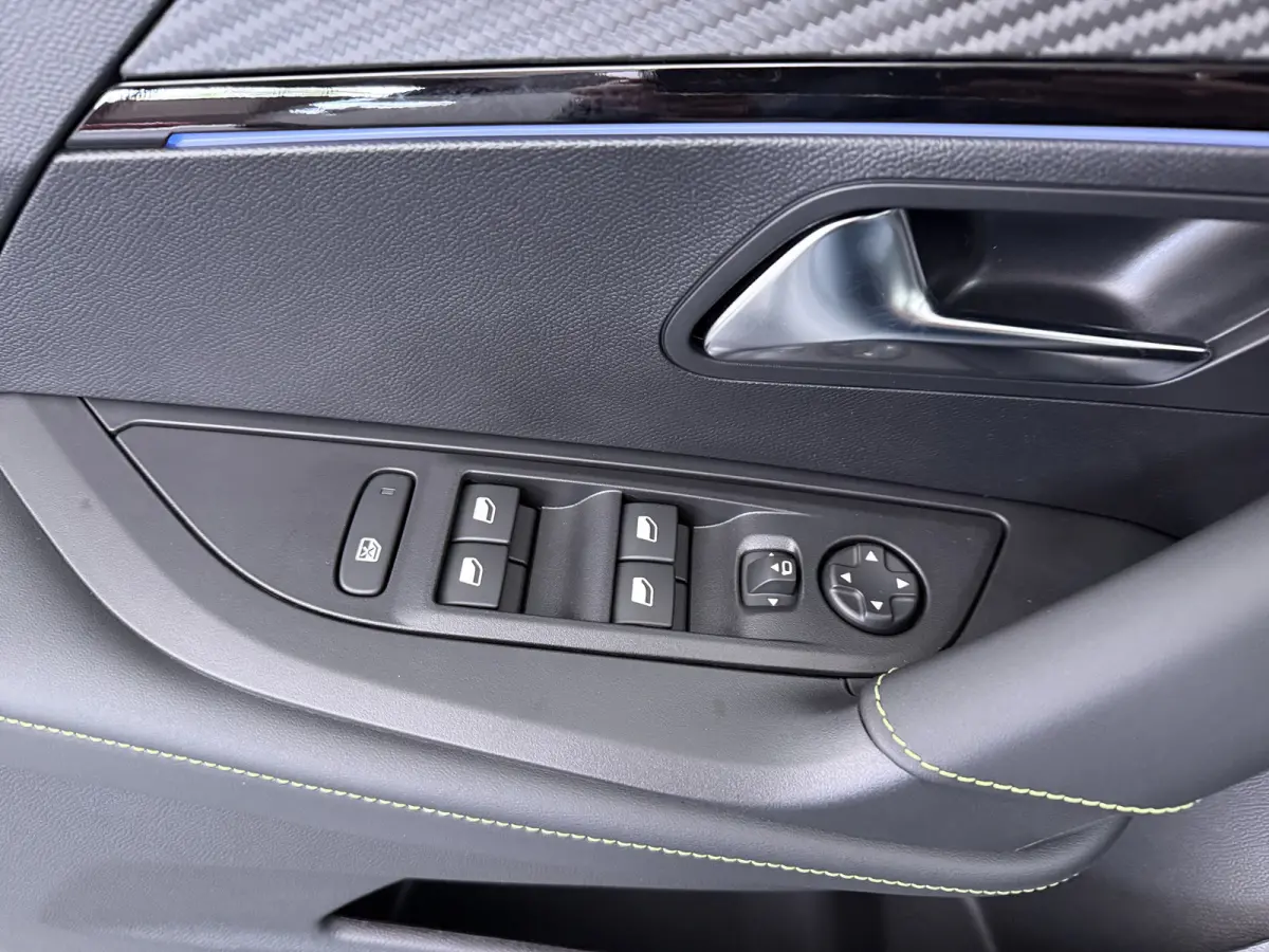 GT | Active Safety Brake met camera en radar (automatisch noodremsysteem) met Distance Alert (waarschuwing dreigende aanrijding) | Advanced Active Safety Brake met camera en radar | Climate 