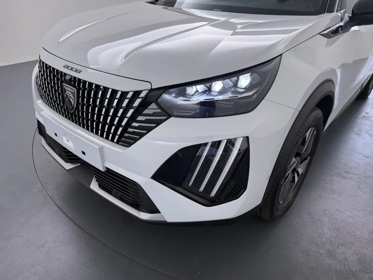 GT | Active Safety Brake met camera en radar (automatisch noodremsysteem) met Distance Alert (waarschuwing dreigende aanrijding) | Advanced Active Safety Brake met camera en radar | Climate 