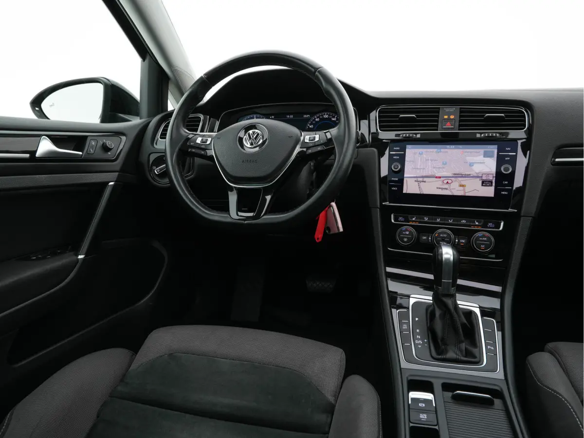 1.6 TDI R-Line Highline Business Aut. *PANO | MICROFIBRE | ADAPTIVE-CRUISE | DIGI-COCKPIT | HEATED-SPORTSEATS | PRIVACY-GLASS | NAVI-FULLMAP | ECC | PARKPILOT | 18''ALU*