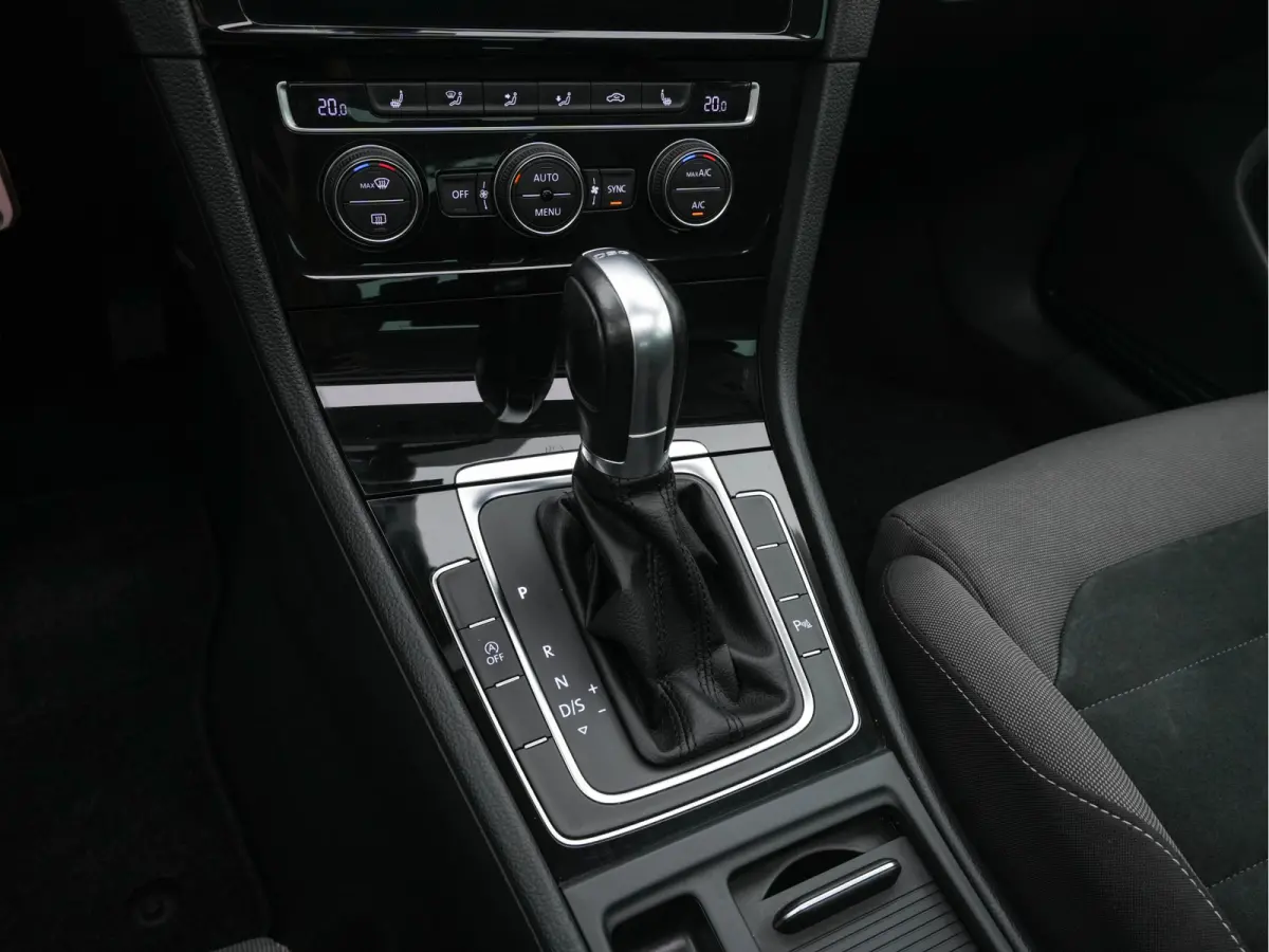 1.6 TDI R-Line Highline Business Aut. *PANO | MICROFIBRE | ADAPTIVE-CRUISE | DIGI-COCKPIT | HEATED-SPORTSEATS | PRIVACY-GLASS | NAVI-FULLMAP | ECC | PARKPILOT | 18''ALU*