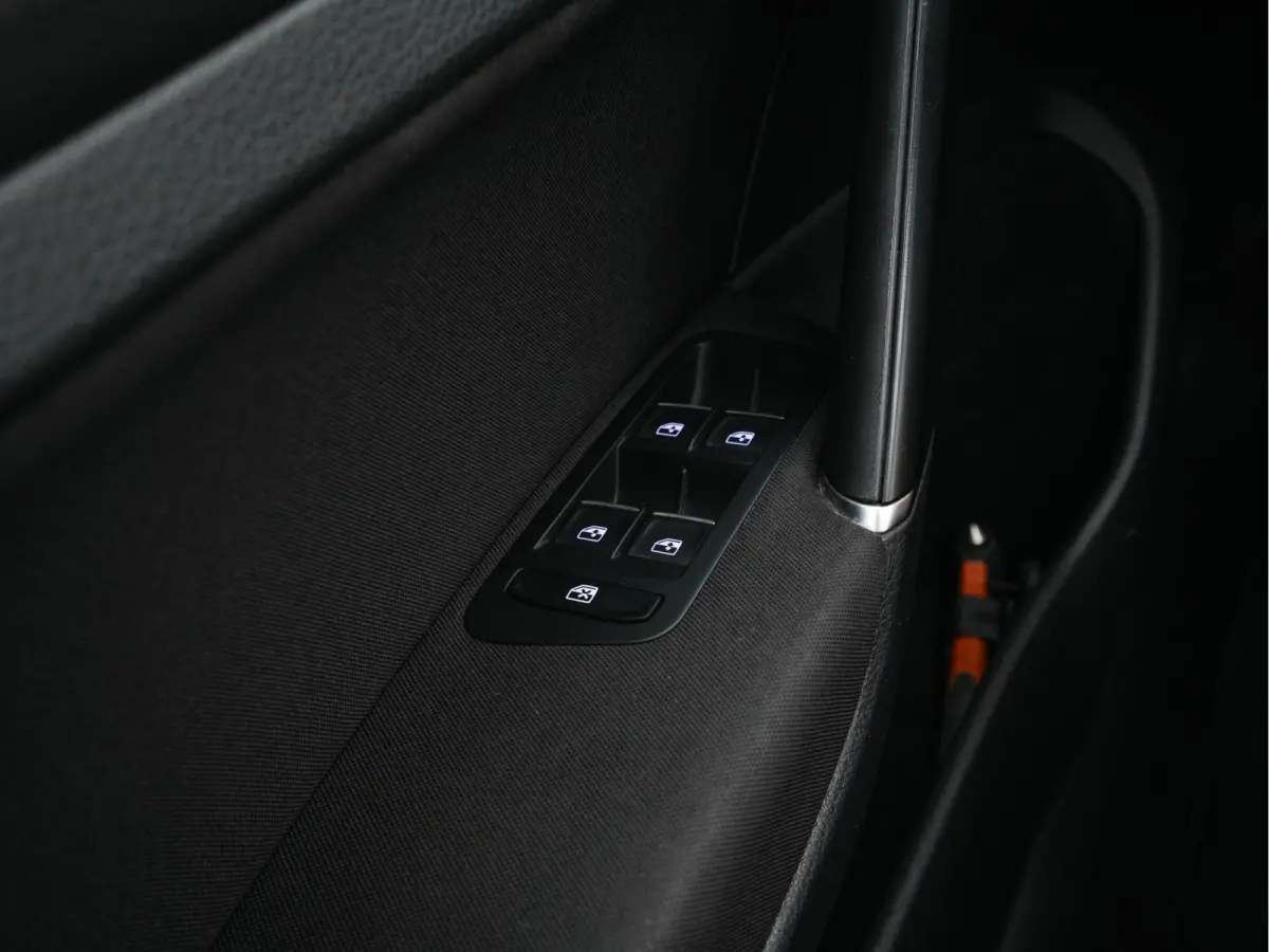 1.6 TDI R-Line Highline Business Aut. *PANO | MICROFIBRE | ADAPTIVE-CRUISE | DIGI-COCKPIT | HEATED-SPORTSEATS | PRIVACY-GLASS | NAVI-FULLMAP | ECC | PARKPILOT | 18''ALU*