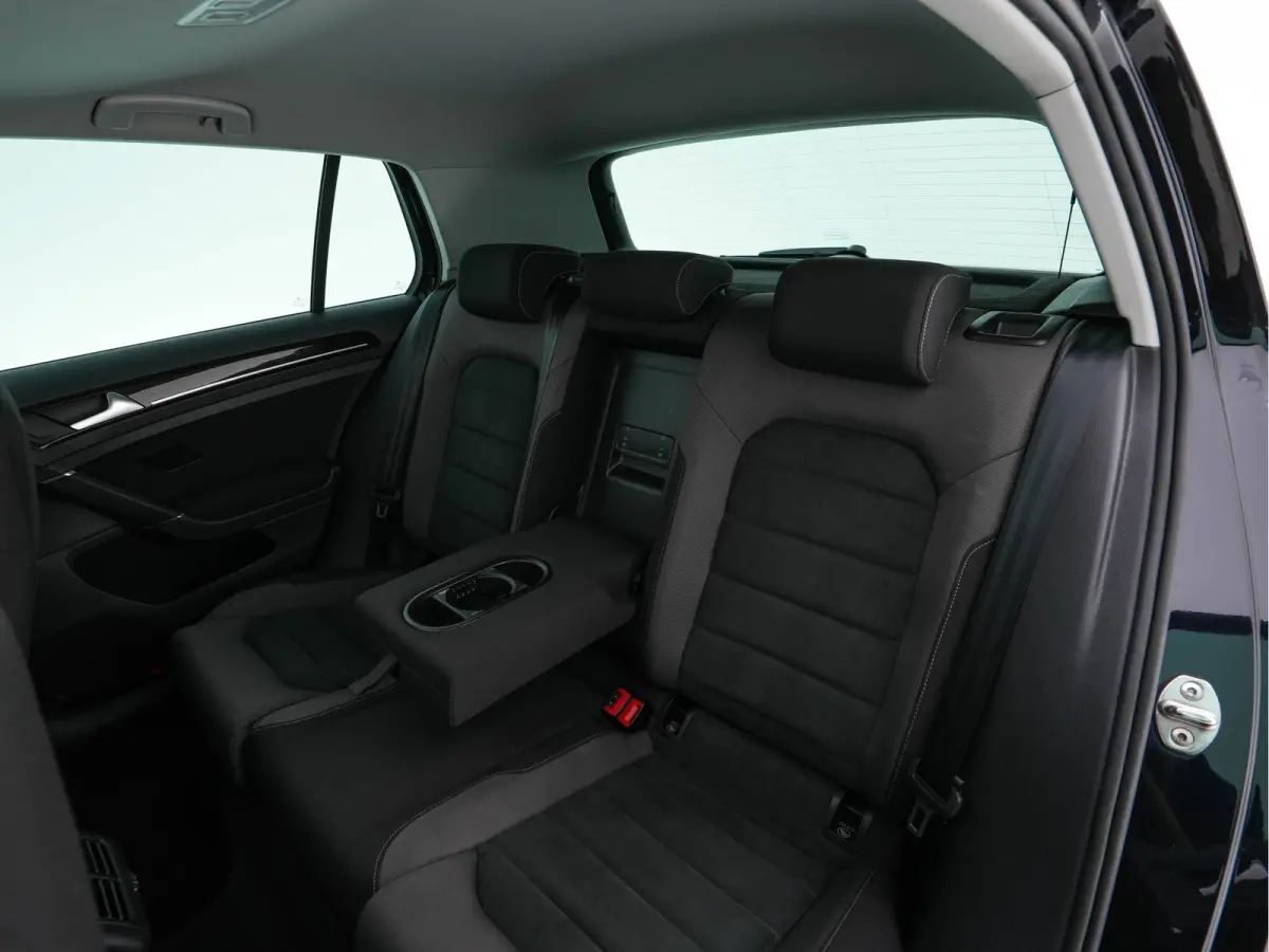 1.6 TDI R-Line Highline Business Aut. *PANO | MICROFIBRE | ADAPTIVE-CRUISE | DIGI-COCKPIT | HEATED-SPORTSEATS | PRIVACY-GLASS | NAVI-FULLMAP | ECC | PARKPILOT | 18''ALU*