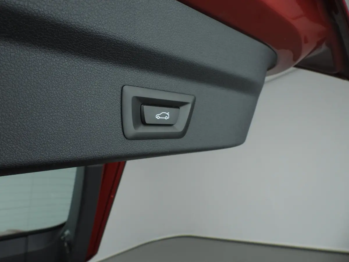 xDrive30 | M-Sportpakket | LED | Leder | Navigatie | Sportstoelen | Stoelverwarming | Shadow line | DAB | Alu 19 inch