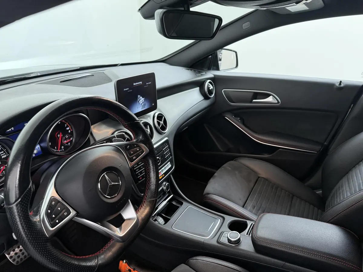 180 Business Solution AMG Night Upgrade | Automaat | AMG Styling | 18" LMV |
