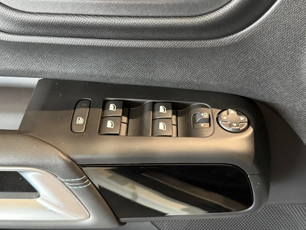 1.6 Plug-in Hybrid 225 Shine | Stoelverwarming | Navigatie | Climate control | Camera