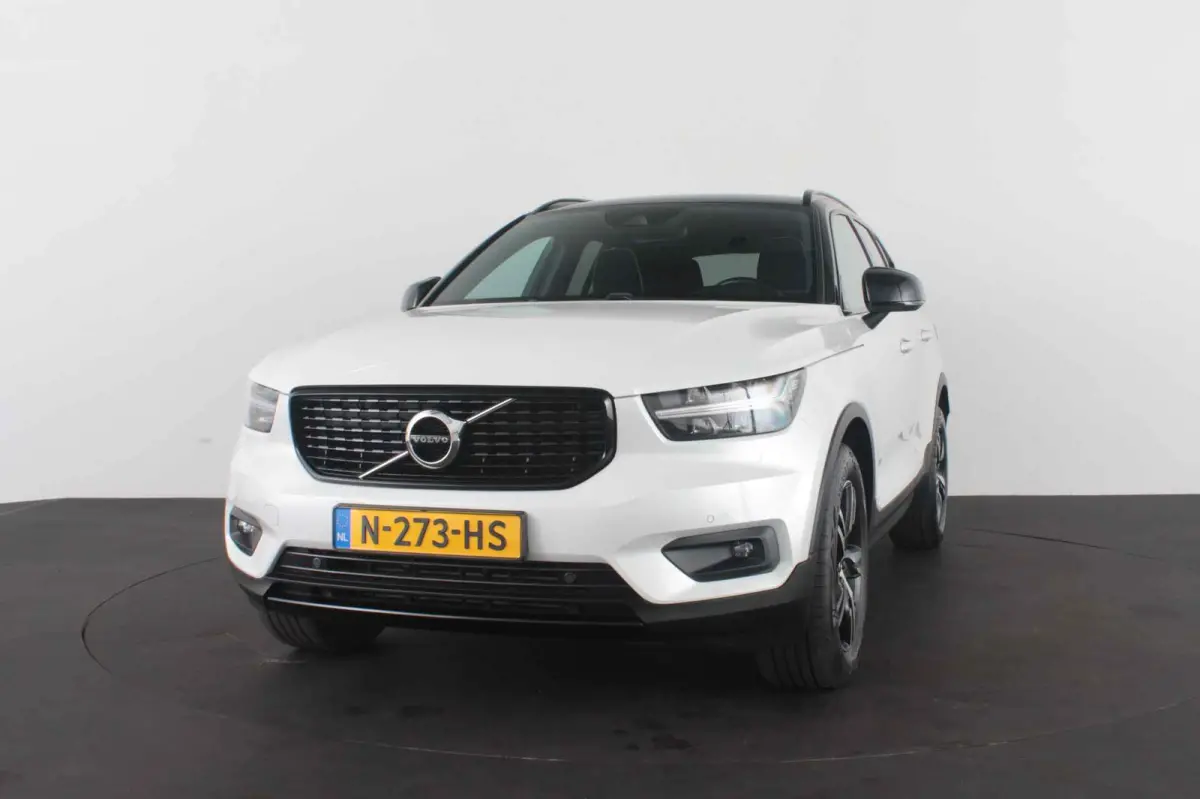 1.5 T3 R-Design > Trekhaak/H&K/Zwart dak/Winterpakket pro...
