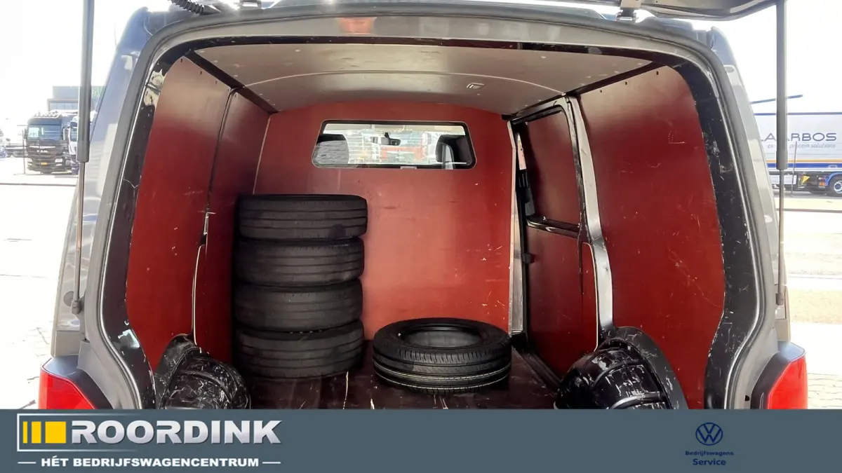 Transporter T6.1 150 pk DSG LMV Bumpers in kleur