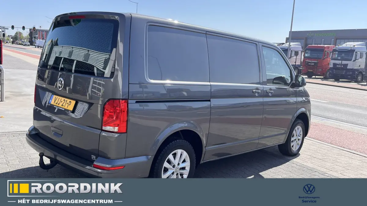 Transporter T6.1 150 pk DSG LMV Bumpers in kleur