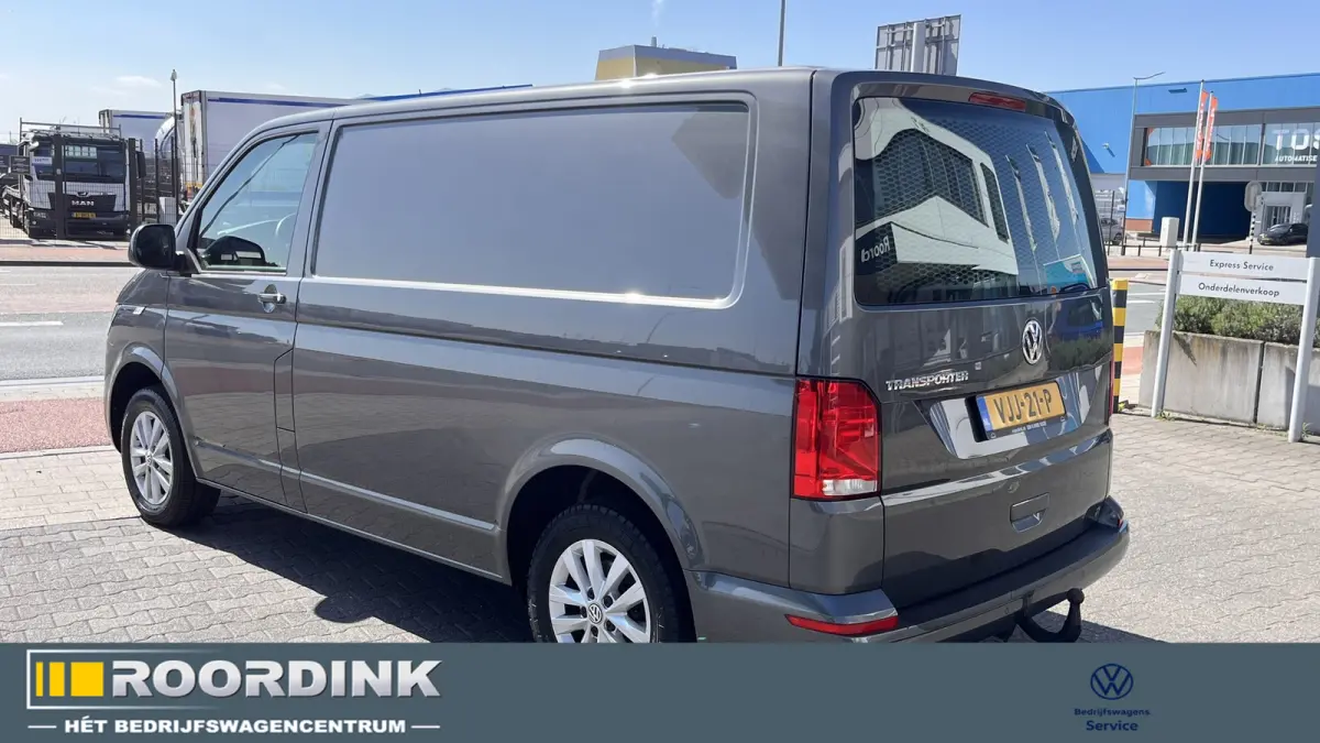 Transporter T6.1 150 pk DSG LMV Bumpers in kleur
