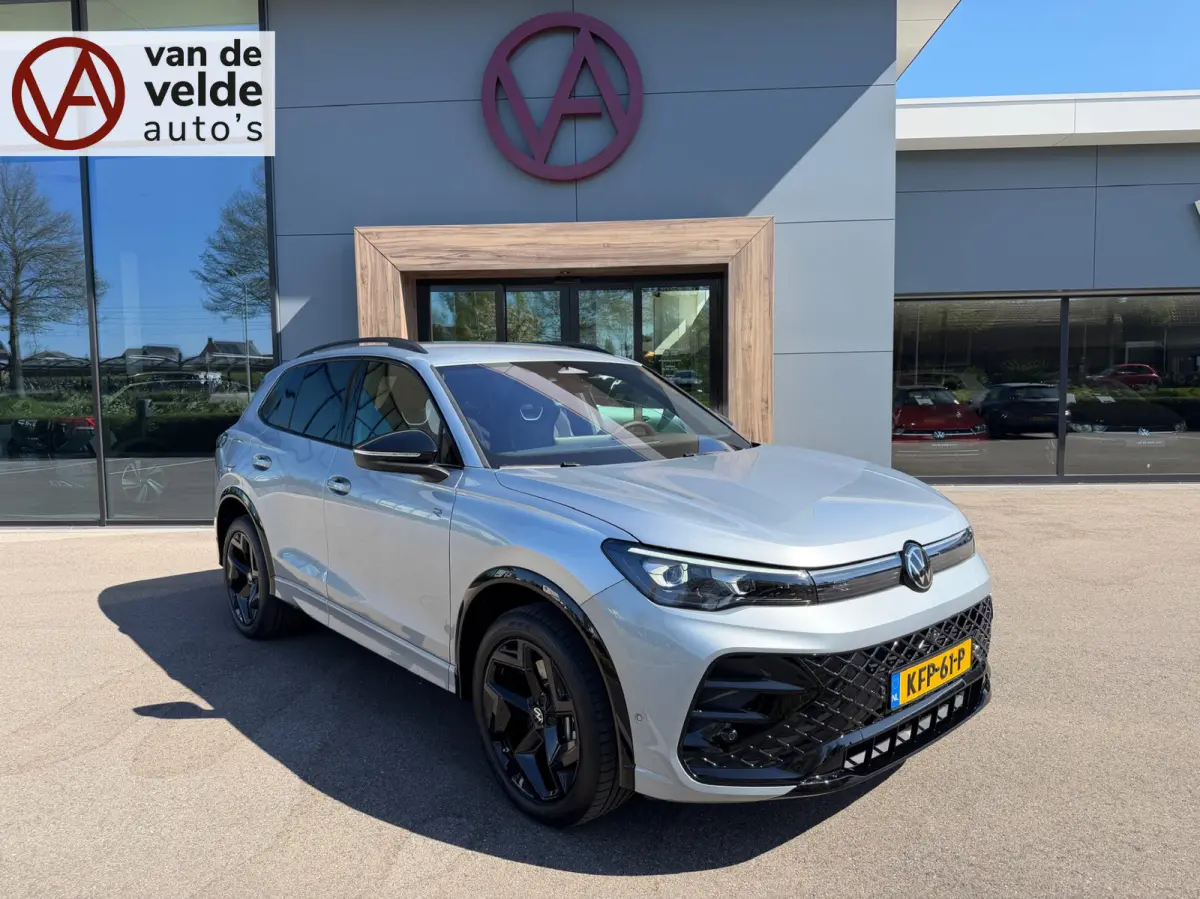 1.5 eHybrid R-Line | Black line | 360 Camera | Trekhaak | Dode hoek | IQ light | Elek. klep | Rijklaar incl. garantie