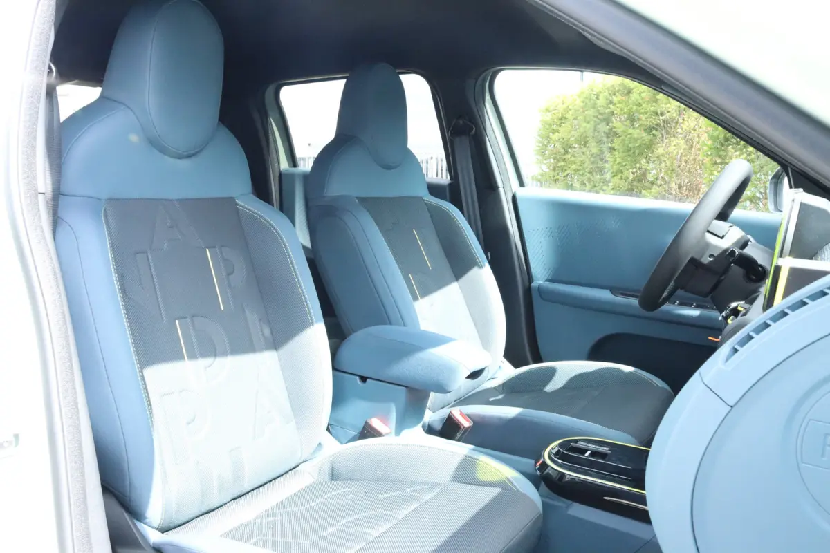 Icon | 10,25" touchscreen radio met Bluetooth, DAB & USB | Airconditioning handmatig | Cruise Control incl. speed limiter