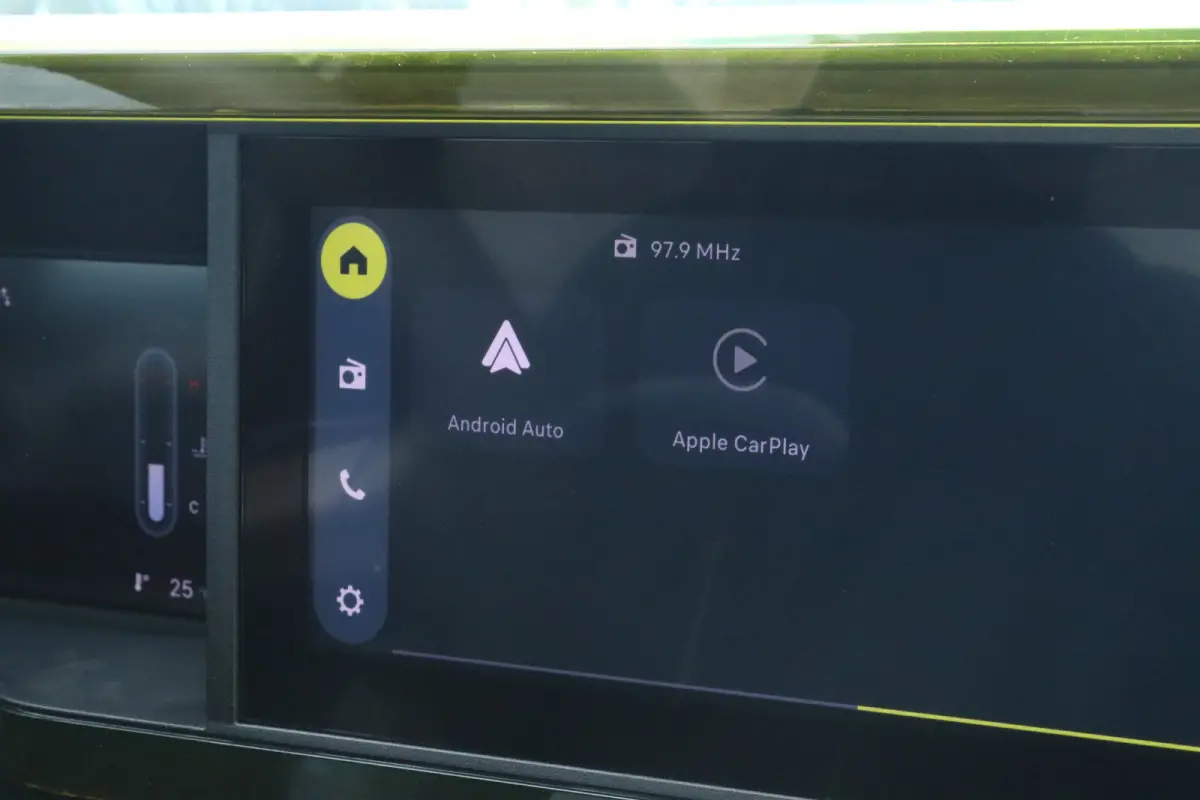 Icon | 10,25" touchscreen radio met Bluetooth, DAB & USB | Airconditioning handmatig | Cruise Control incl. speed limiter