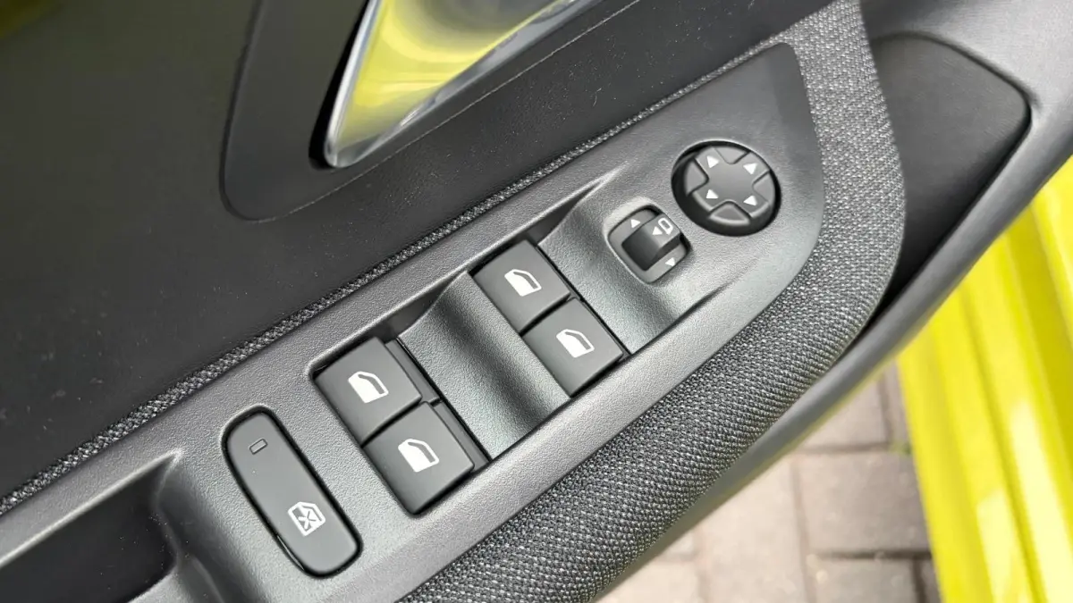 Business | Elektrische parkeerrem | Extra getinte achterste zijruiten en achterruit | Extra getinte achterste zijruiten en achterruit
